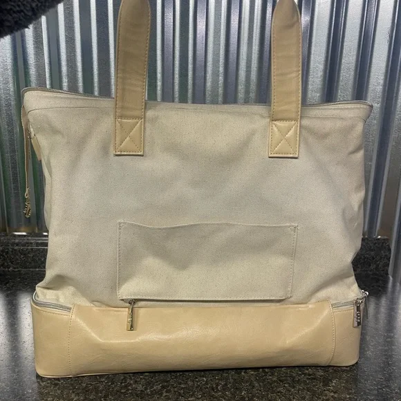 NWT Beis Weekender Bag - Picture 5 of 9